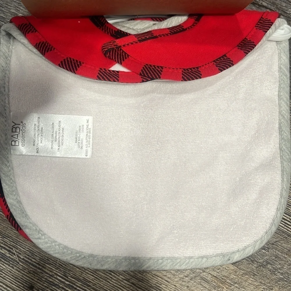 Baby’s bibs set